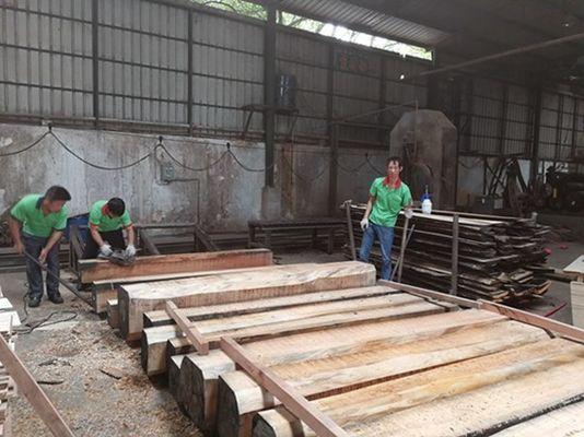 ফ্যান্সি কাঠের ফিনিয়ার সান্টোস রোজউড ম্যান-মেড ফিনিয়ার শীট 2050-3200 মিমি মিউজিকাল ইনস্ট্রুমেন্টের জন্য চীন কারখানা