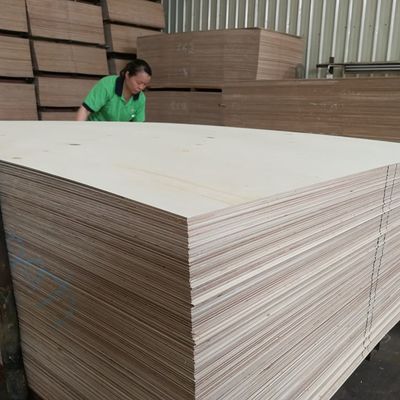 বেস MDF / চিপবোর্ড / পার্টিকেল বোর্ড ভিত্তিক প্যানেল মাকোর উড ব্যহ্যাবরণ 2440x1220 মিমি